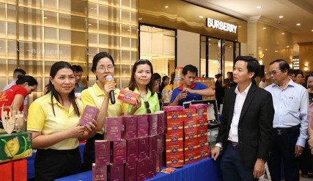 Dược Phẩm Hoàng Sơn tham gia 9th Monthly B2B lần thứ 16 tại TP. HCM: “Kết nối giao thương ngành dịch vụ” do báo Doanh Nhân Sài Gòn tổ chức 
